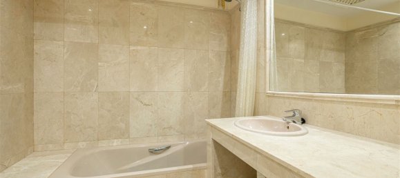 Ático de 2 dormitorios en Estepona, Spain No. 181017 11