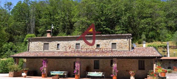 5 غرف نوم منزل في Pescia, Italy رقم 139929 3