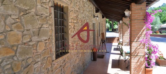 5 غرف نوم منزل في Pescia, Italy رقم 139929 13