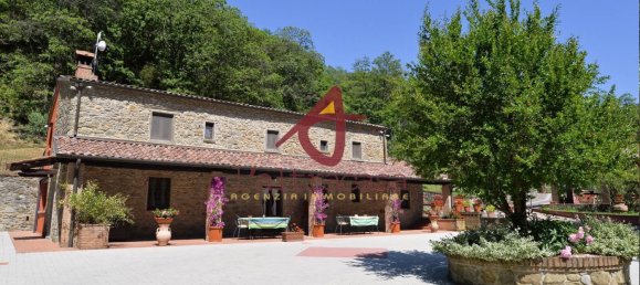 5 غرف نوم منزل في Pescia, Italy رقم 139929 10