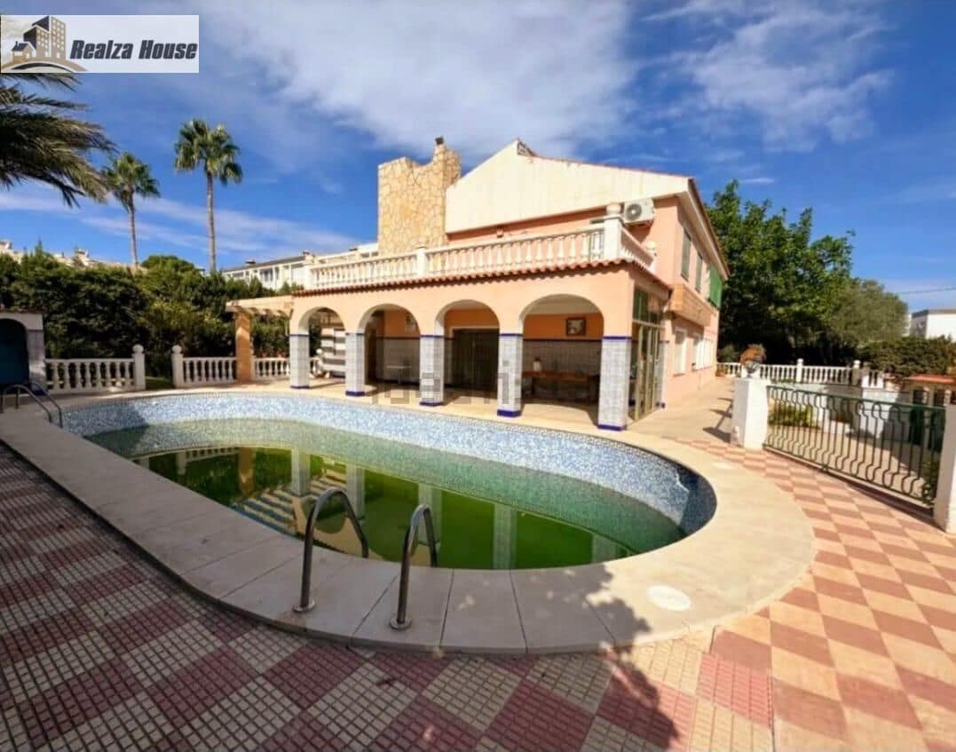 7 bedrooms House in Alicante, Spain No. 202815