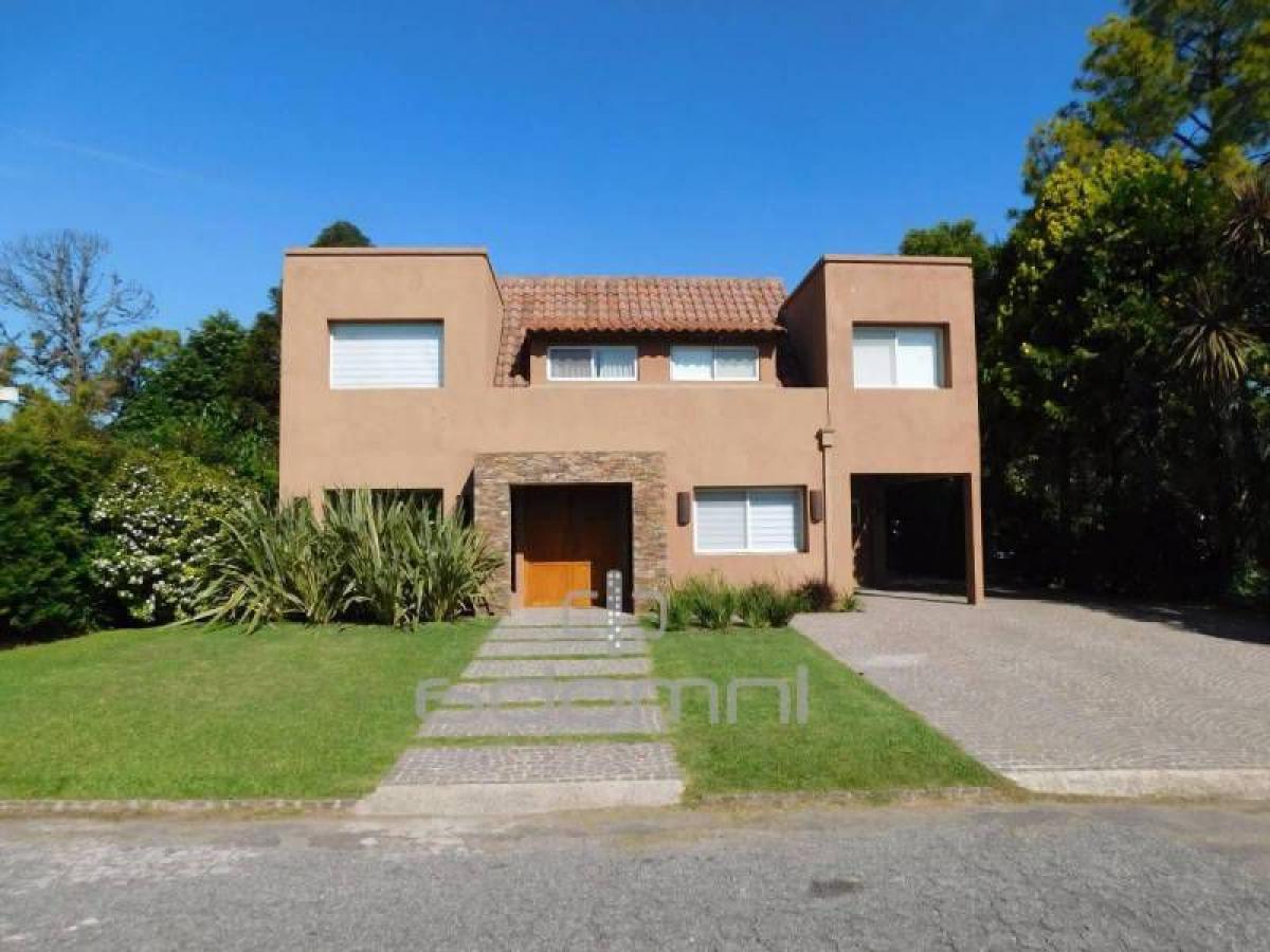 Casa de 3 dormitorios en Pilar, Argentina No. 74907