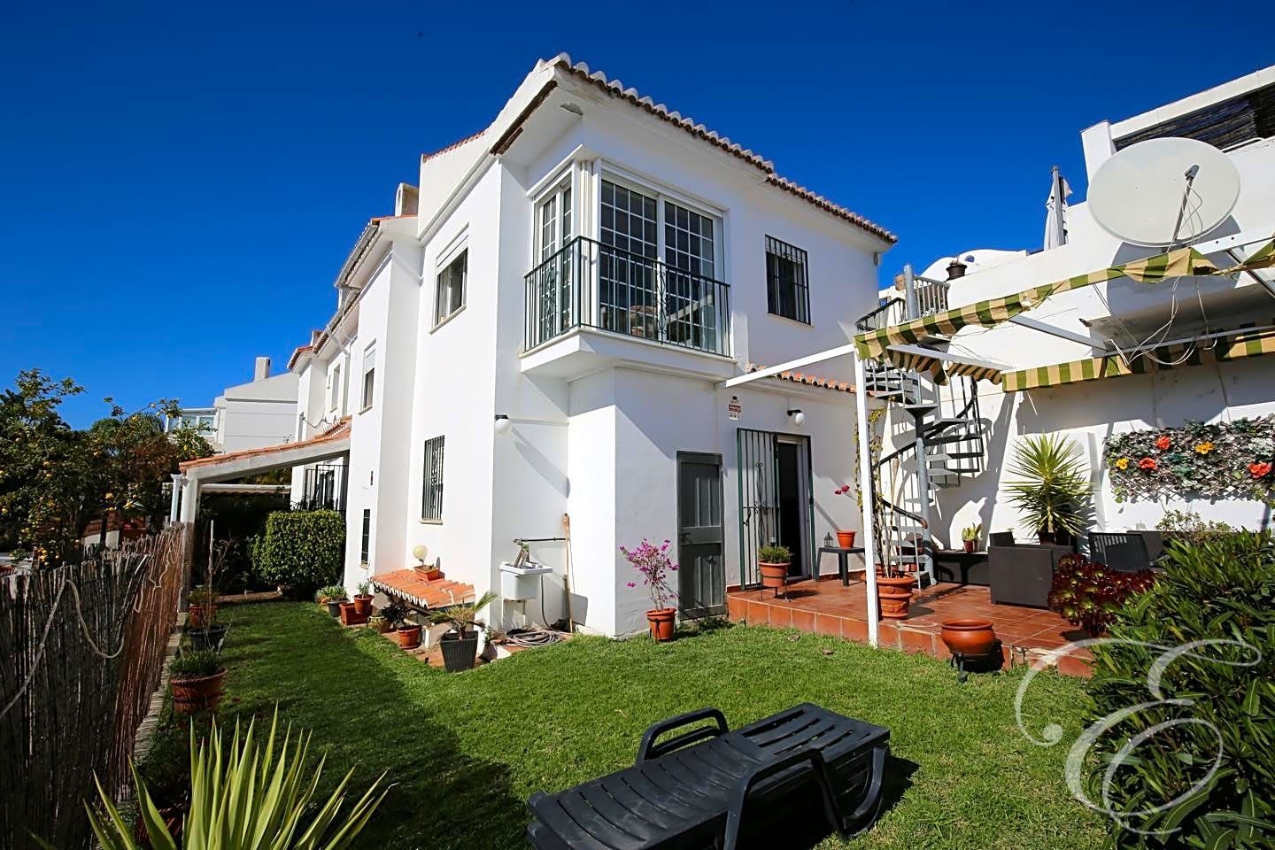 Villa de 3 dormitorios en Torre del Mar, Spain No. 38457