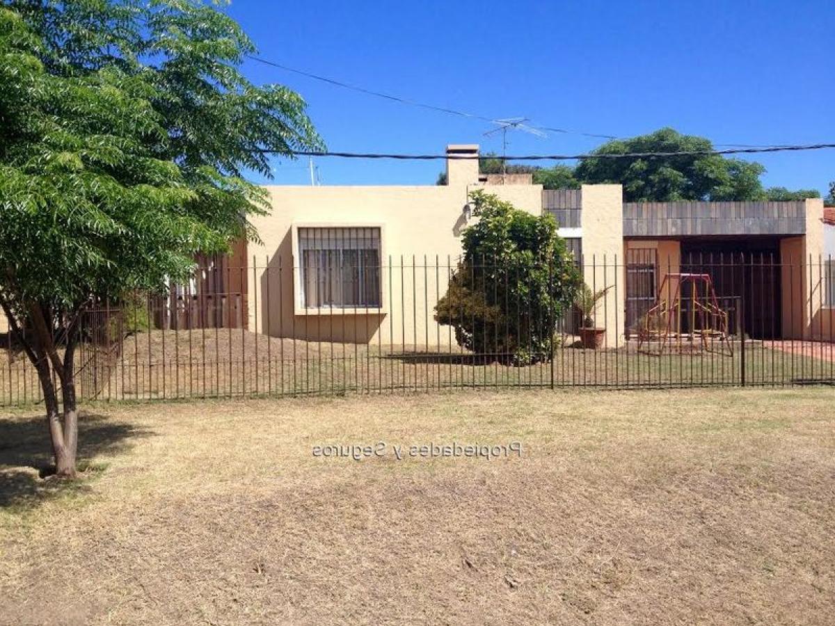 3 bedrooms House in Canelones, Uruguay No. 1404