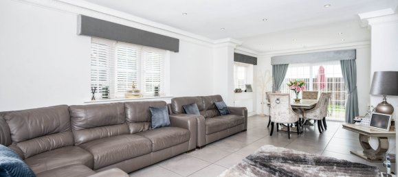 4 bedrooms House in Ormskirk, United Kingdom No. 1950 4