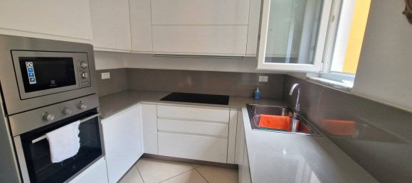 3 bedrooms House in Viareggio, Italy No. 179054 2