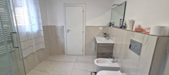 3 bedrooms House in Viareggio, Italy No. 179054 9