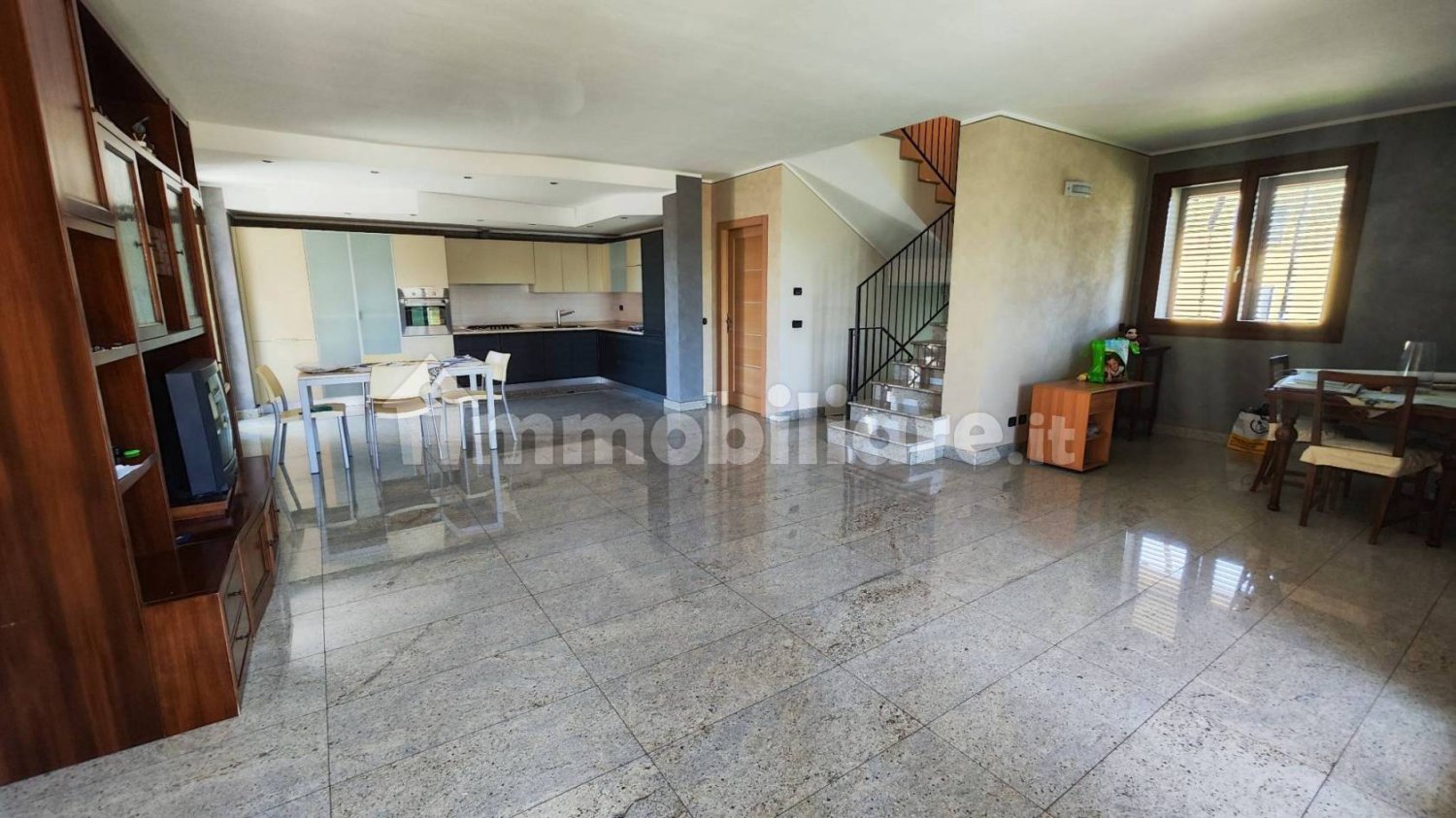 Вилла с 5 спальнями в Кадео, Италия № 74912