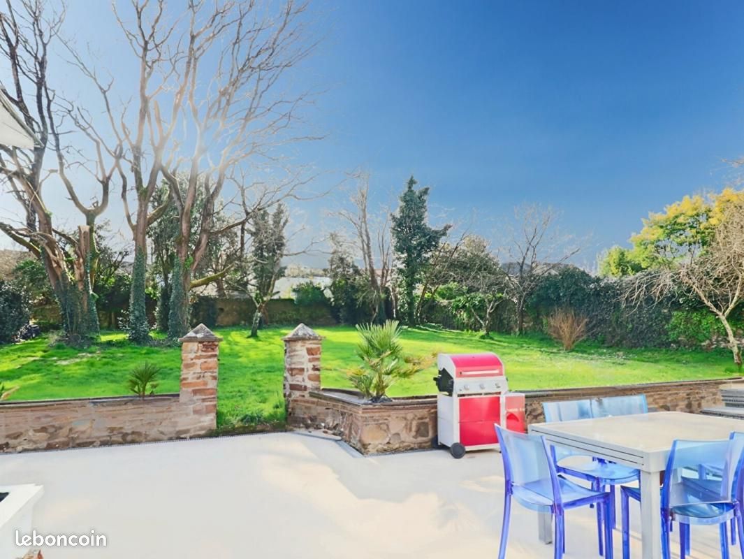 6 Schlafzimmer Schlösser in Le Pellerin, France, Nr. 96349