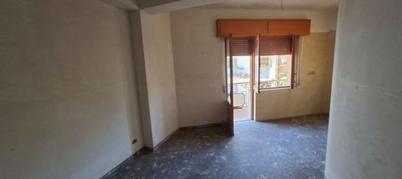 5 bedrooms Apartment in Villa San Giovanni, Italy No. 321029 4