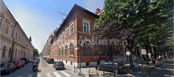 4 bedrooms Apartment in Turin, Italy No. 10358 8