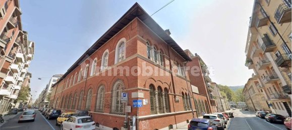 4 bedrooms Apartment in Turin, Italy No. 10358 14