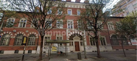 4 bedrooms Apartment in Turin, Italy No. 10358 5