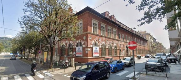 4 bedrooms Apartment in Turin, Italy No. 10358 7