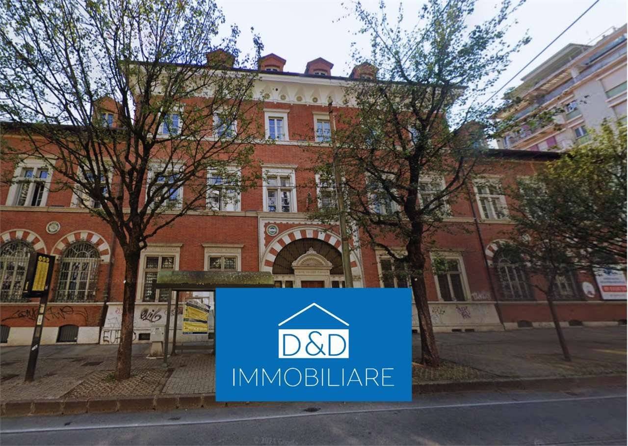 4 bedrooms Apartment in Turin, Italy No. 10358