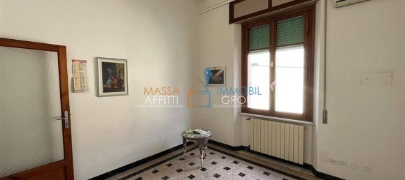 4 bedrooms Apartment in Massa, Italy No. 70892 4