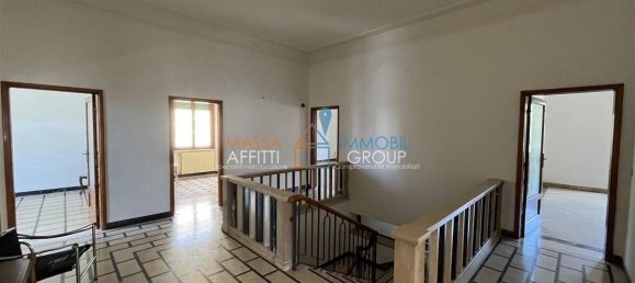 4 bedrooms Apartment in Massa, Italy No. 70892 2