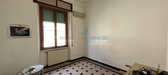 4 bedrooms Apartment in Massa, Italy No. 70892 5