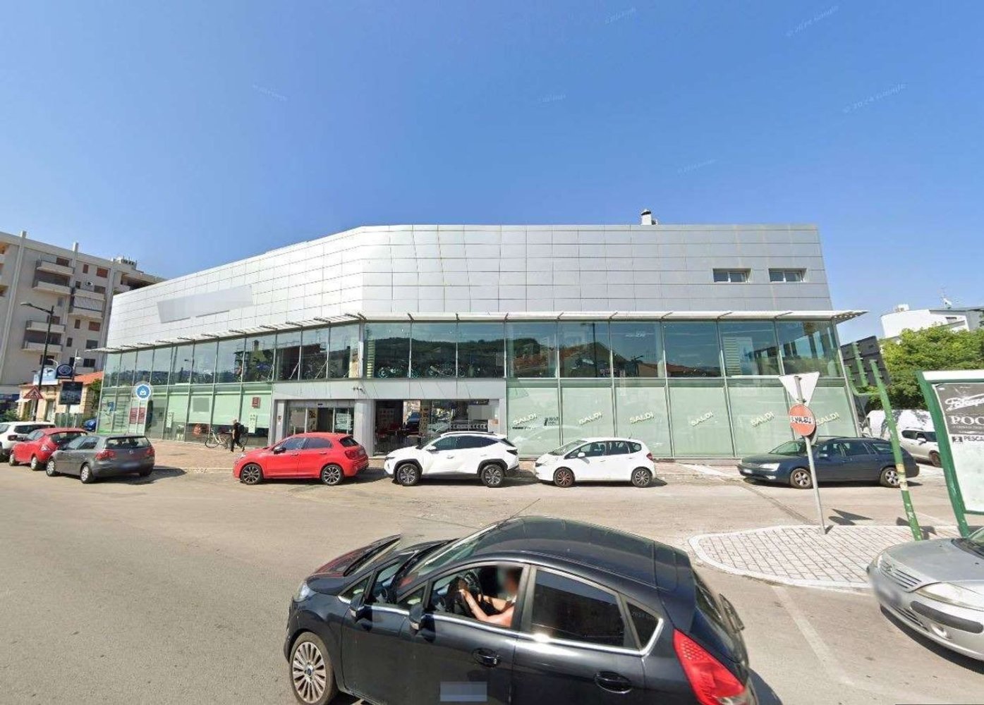 2027m² Commercial property in Pescara, Italy No. 282395