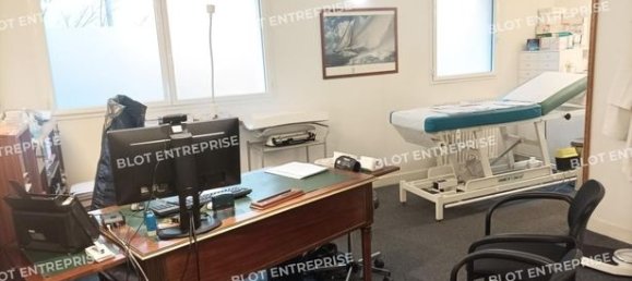 47m² Commercial property in Nantes, France No. 281126 4