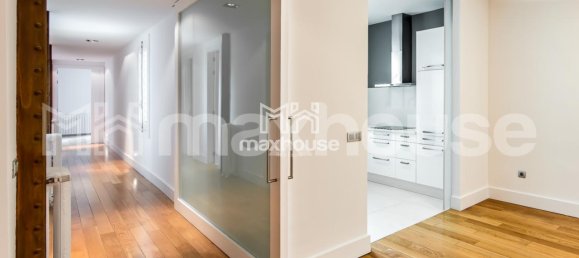 Apartamento de 3 dormitorios en Madrid, Spain No. 81806 4