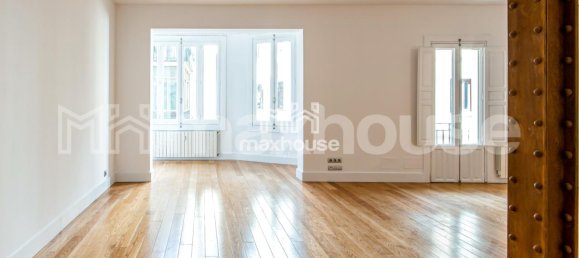 Apartamento de 3 dormitorios en Madrid, Spain No. 81806 3