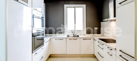 Apartamento de 3 dormitorios en Madrid, Spain No. 81806 10