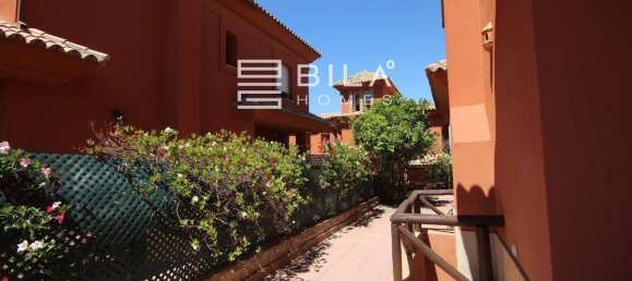 3 bedrooms Townhouse in Marbella, Spain No. 55922 8