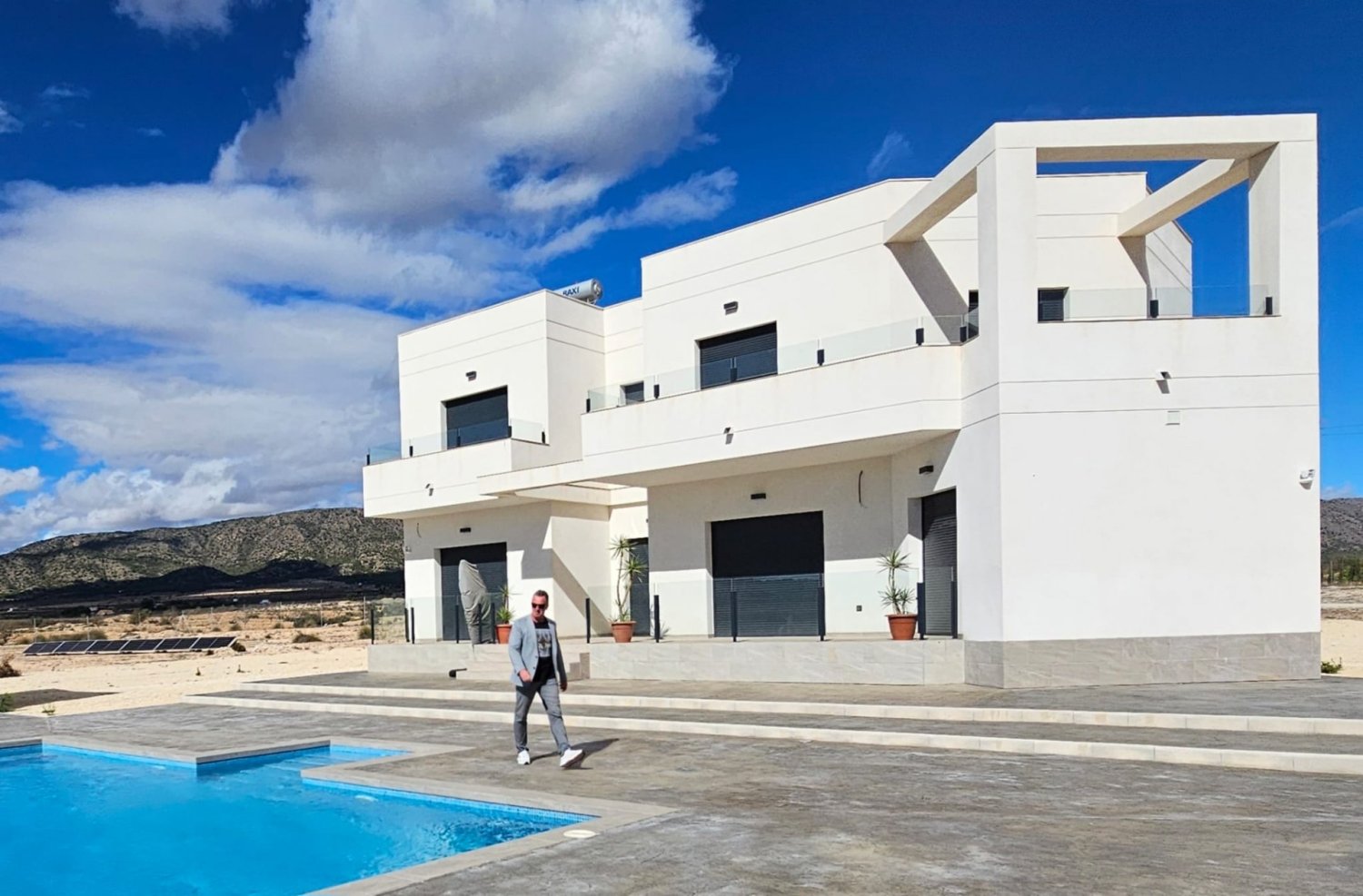 5 bedrooms Villa in Pinoso, Spain No. 12900