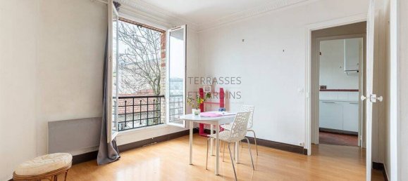 Studio in Paris, France No. 131971 2