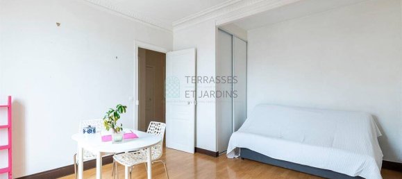 Studio in Paris, France No. 131971 4