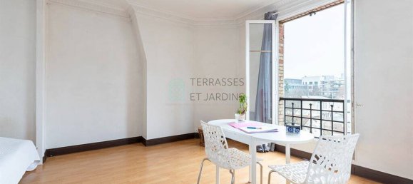 Studio in Paris, France No. 131971 3