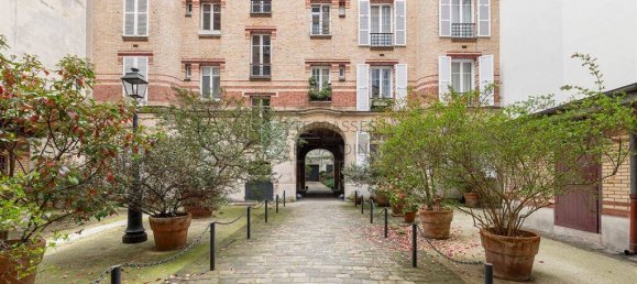 Studio in Paris, France No. 131971 8