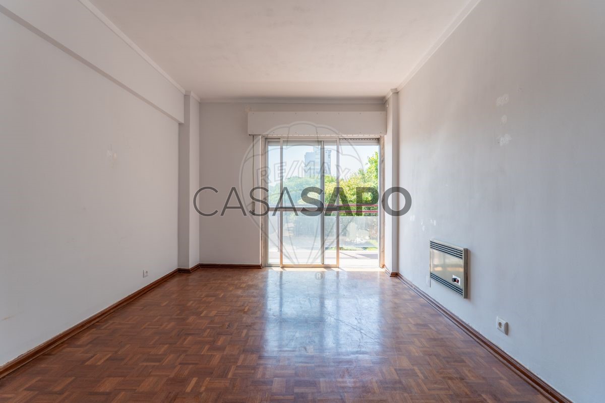 3 bedrooms Apartment in Lisbon, Portugal No. 241181