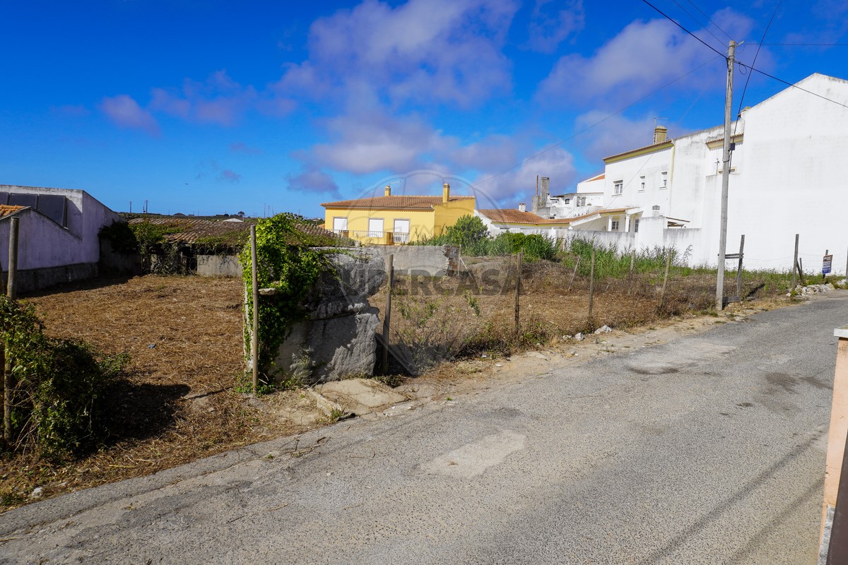 83m² Land in Atouguia da Baleia, Portugal No. 233996