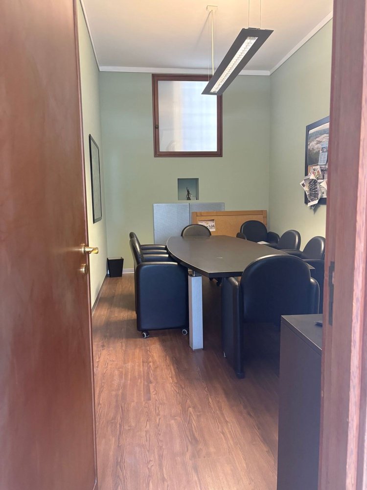 6 rooms Apartment in Lecce, Italy No. 293078