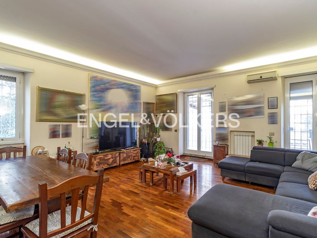 5 rooms Apartment in Rome, Italy No. 62517
