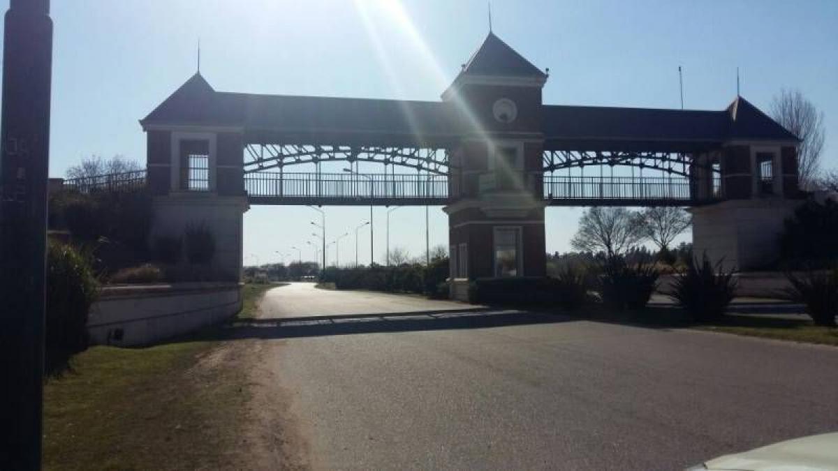 3 bedrooms House in Pilar, Argentina No. 101586