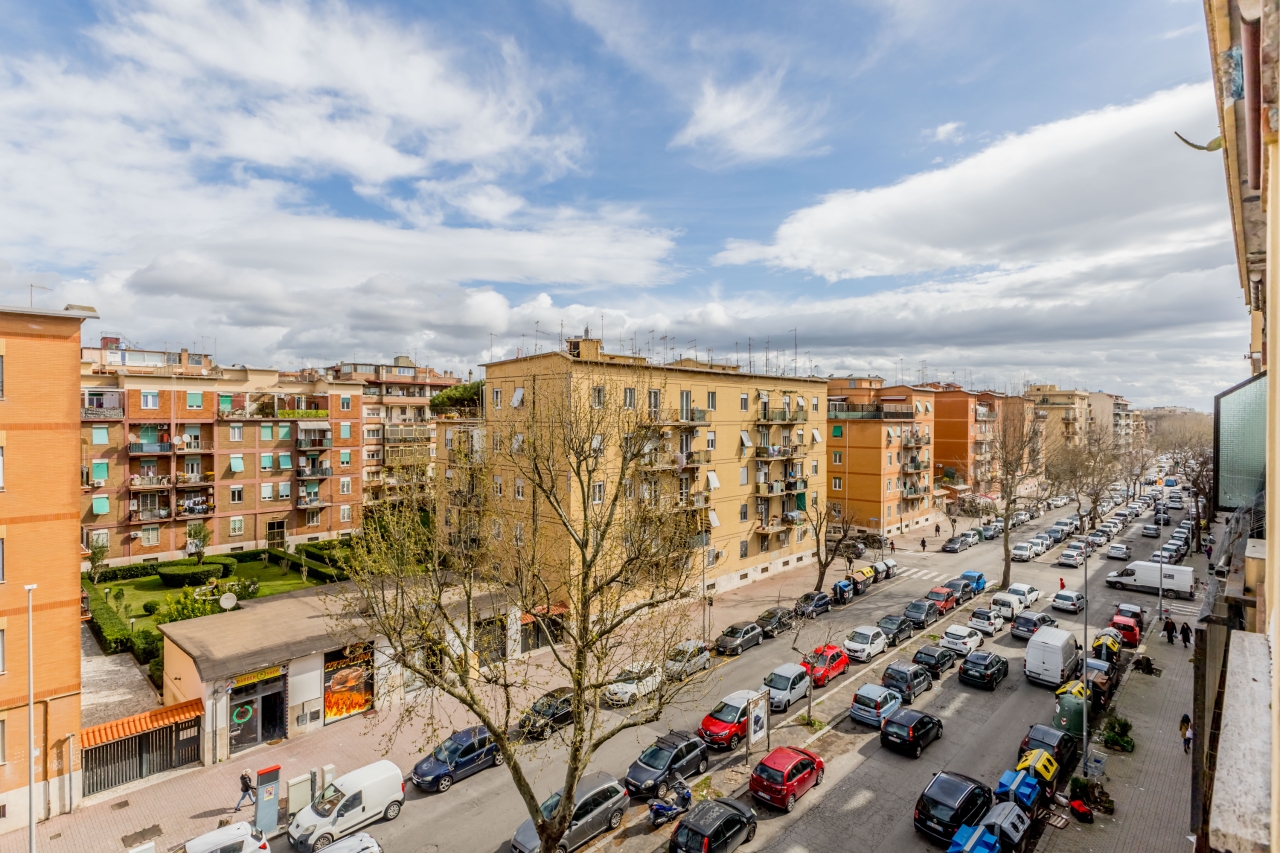 3 rooms Apartment in Rome, Italy No. 175488