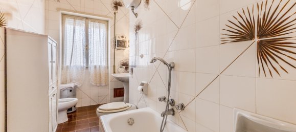 3 rooms Apartment in Rome, Italy No. 175488 12