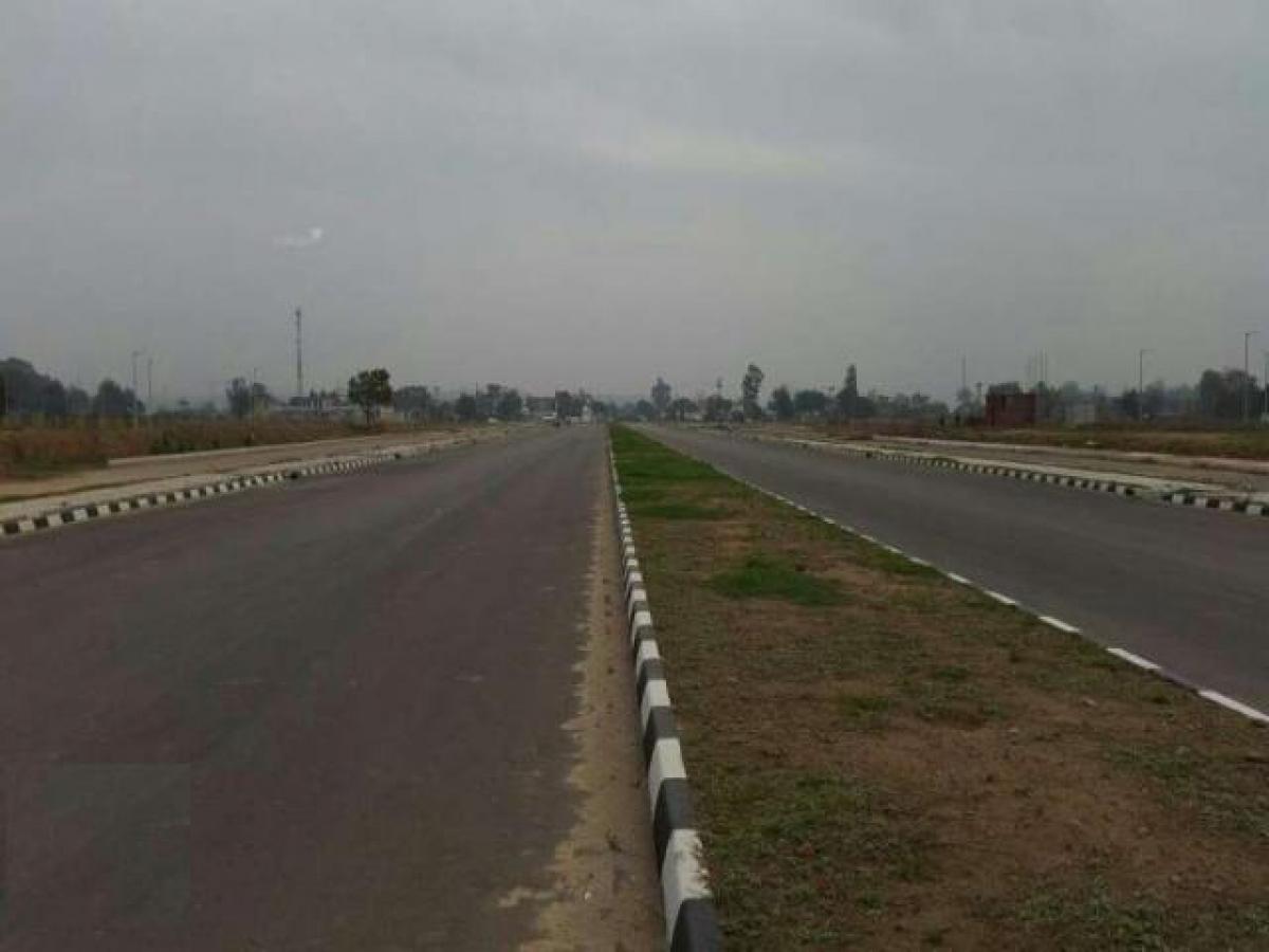  Land in Chandigarh, India No. 41979