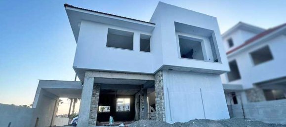 5 bedrooms House in Oroklini, Cyprus No. 6705 3