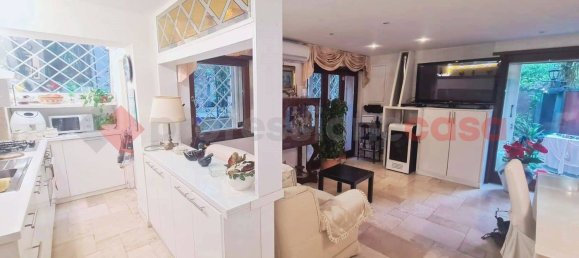 4 rooms Apartment in Naples, Italy No. 98070 8