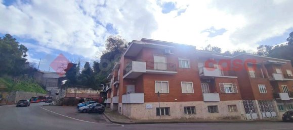 4 rooms Apartment in Naples, Italy No. 98070 2