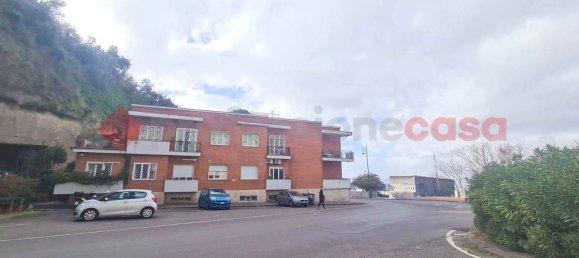 4 rooms Apartment in Naples, Italy No. 98070 3