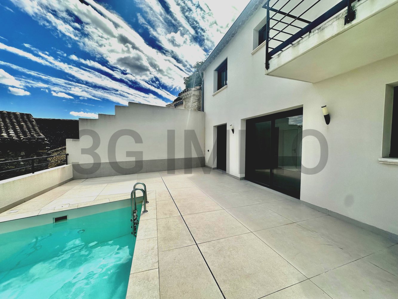 5 bedrooms House in Gard, France No. 195712