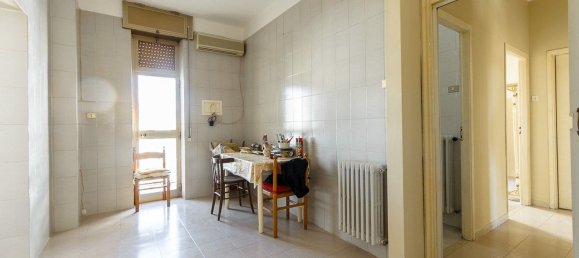 4 rooms Apartment in Foggia, Italy No. 74784 10