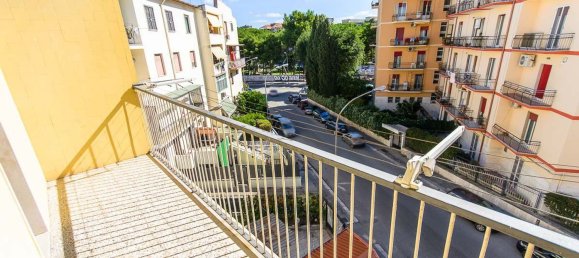 4 rooms Apartment in Foggia, Italy No. 74784 3