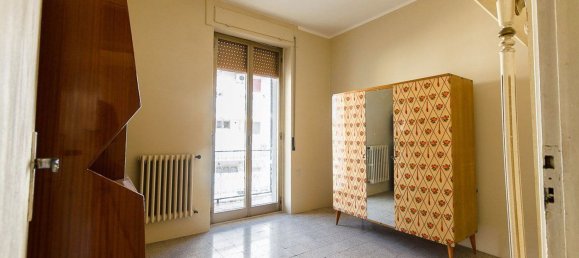 4 rooms Apartment in Foggia, Italy No. 74784 5