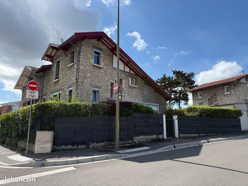 3 bedrooms House in Reims, France No. 329435